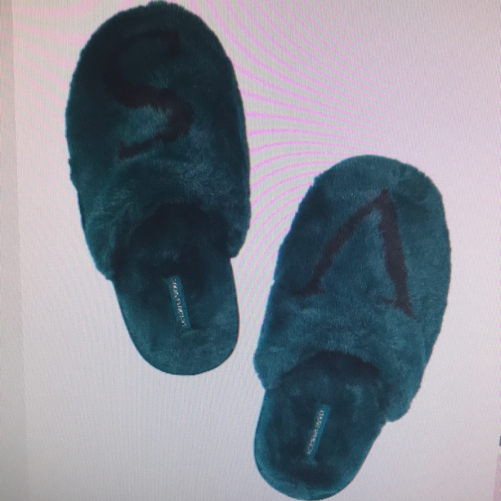 Victoria’s Secret closed toe Faux Fur slipper deepest green medium New